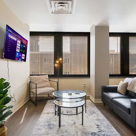 Modern Chic Heart Of Pittsburgh 24-7 Parking Gym Lounge Apartment