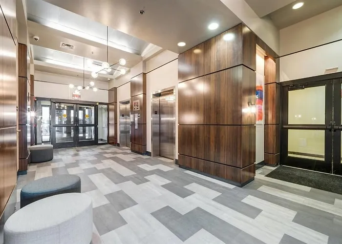 Modern Chic Downtown 6th Floor Views Fast Wifi 24-7 Gym Lounge Roku Apartment *