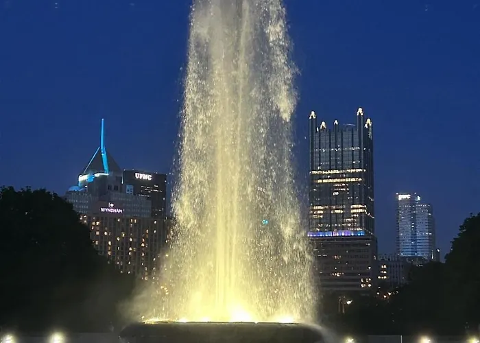 Modern Chic Downtown 6th Floor Views Fast Wifi 24-7 Gym Lounge Roku Pittsburgh