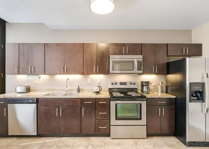 Modern Chic Downtown 6th Floor Views Fast Wifi 24-7 Gym Lounge Roku Apartment