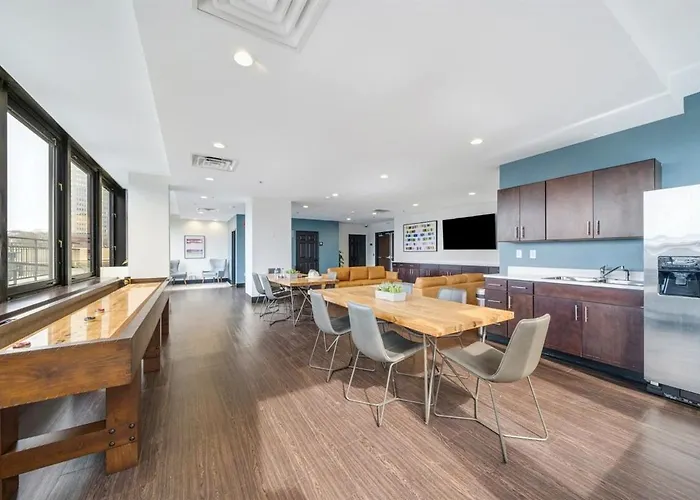 Apartment Modern Chic Downtown 6th Floor Views Fast Wifi 24-7 Gym Lounge Roku Pittsburgh