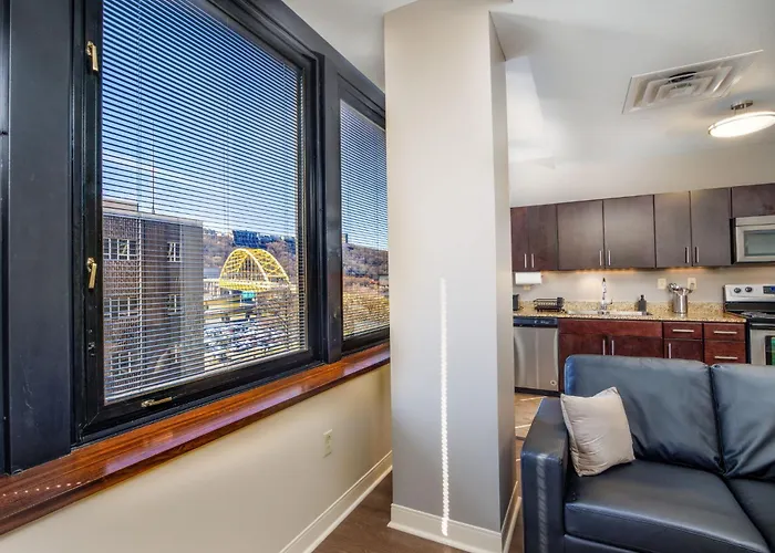 Modern Chic Downtown 6th Floor Views Fast Wifi 24-7 Gym Lounge Roku *